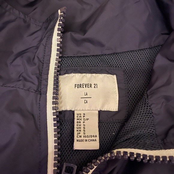 Wind breaker - Picture 2 of 2